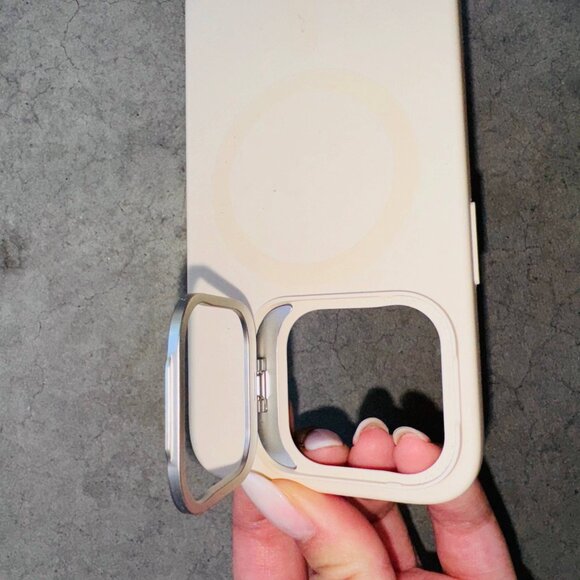 ESR Mobile Silicone Case for iPhone 15+ with MagSafe, Supports Magnetic Charging - Picture 3 of 5